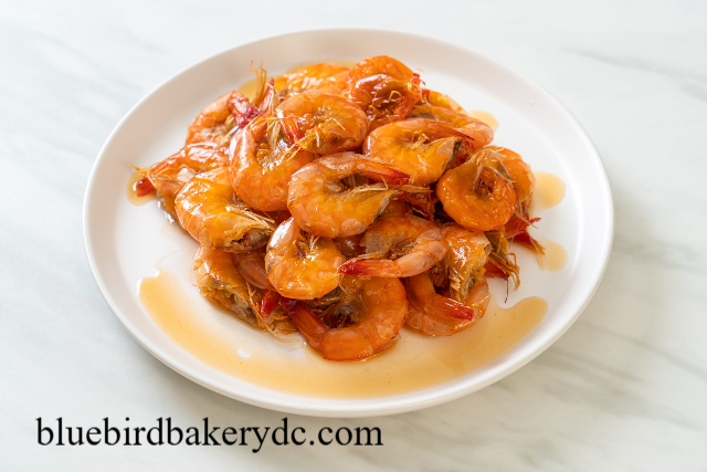 Menikmati Udang Saus Mentega